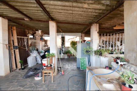 Casa à venda com 320m², 4 quartos e 3 vagas Casa à venda com 320m², 4 quartos e 3 vagasTerraço