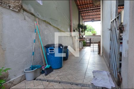 Casa à venda com 320m², 4 quartos e 3 vagas Casa à venda com 320m², 4 quartos e 3 vagasCorredor