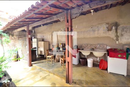 Casa à venda com 320m², 4 quartos e 3 vagas Casa à venda com 320m², 4 quartos e 3 vagasArea de serviço