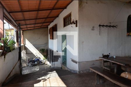 Casa à venda com 320m², 4 quartos e 3 vagas Casa à venda com 320m², 4 quartos e 3 vagasTerraço