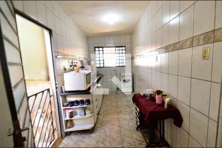 Casa à venda com 320m², 4 quartos e 3 vagas Casa à venda com 320m², 4 quartos e 3 vagasCozinha