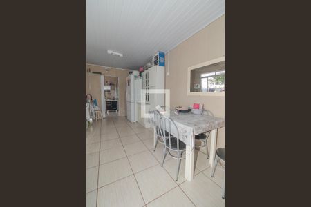 Casa à venda com 180m², 4 quartos e 3 vagas Casa à venda com 180m², 4 quartos e 3 vagasSala / Cozinha casa fundos