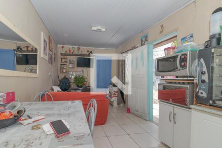 Casa à venda com 180m², 4 quartos e 3 vagas Casa à venda com 180m², 4 quartos e 3 vagasSala / Cozinha casa fundos