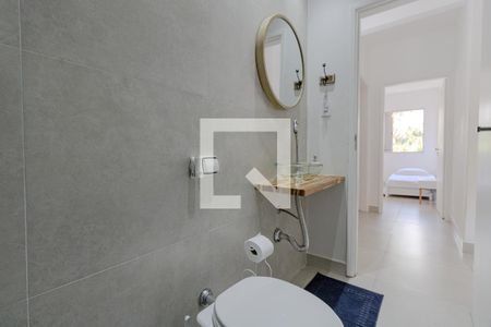 Banheiro 1 de apartamento para alugar com 2 quartos, 70m² em Vila Alzira, Guarujá