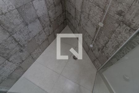 Banheiro da Suíte de apartamento para alugar com 2 quartos, 70m² em Vila Alzira, Guarujá