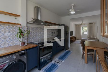 Cozinha de apartamento para alugar com 2 quartos, 70m² em Vila Alzira, Guarujá