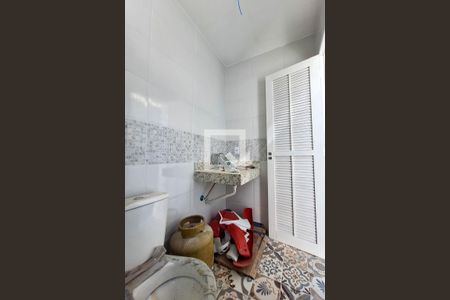 Casa à venda com 176m², 4 quartos e 2 vagas Casa à venda com 176m², 4 quartos e 2 vagasBanheiro de serviço