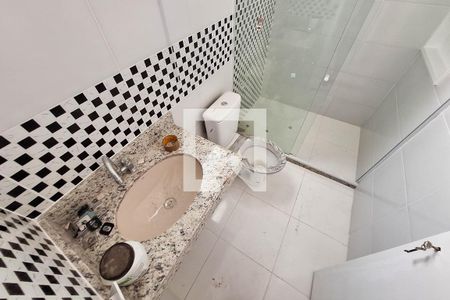 Casa à venda com 176m², 4 quartos e 2 vagas Casa à venda com 176m², 4 quartos e 2 vagasBanheiro da Suíte 2