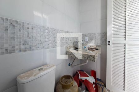 Casa à venda com 176m², 4 quartos e 2 vagas Casa à venda com 176m², 4 quartos e 2 vagasBanheiro de serviço