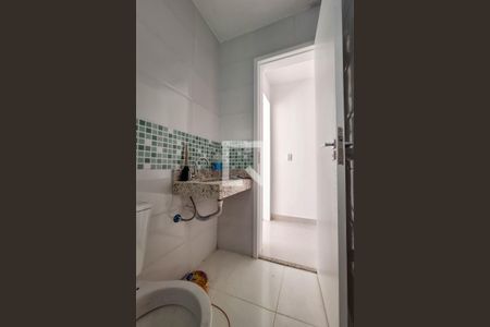 Casa à venda com 176m², 4 quartos e 2 vagas Casa à venda com 176m², 4 quartos e 2 vagasBanheiro Social