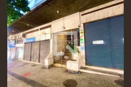 Apartamento à venda com 75m², 3 quartos e 1 vagaFachada com cartaz QA.