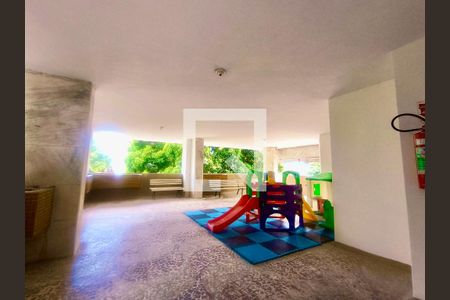 Apartamento à venda com 75m², 3 quartos e 1 vagaÁrea Comum - Playground