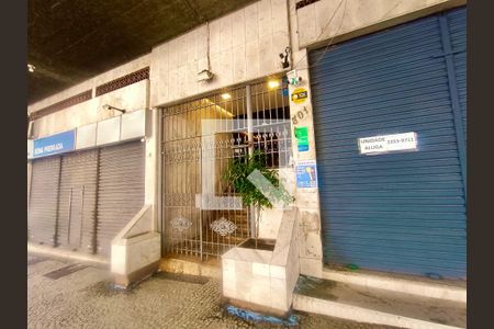 Apartamento à venda com 75m², 3 quartos e 1 vagaFachada com cartaz QA.