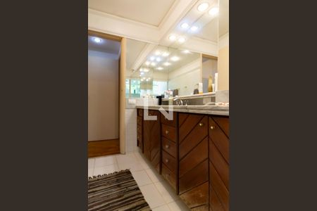 Detalhe do banheiro da suíte 1 de apartamento à venda com 3 quartos, 120m² em Lagoa, Rio de Janeiro