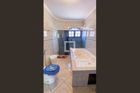 Casa à venda com 280m², 4 quartos e 4 vagasBanheiro da Suíte 1