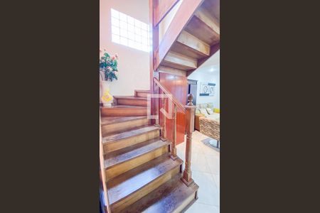 Escada de casa à venda com 4 quartos, 280m² em Vila Metalúrgica, Santo André