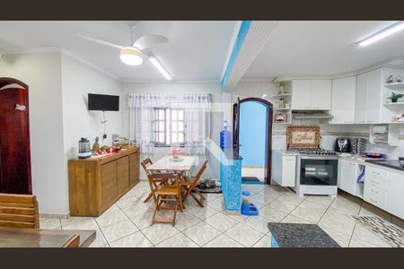 Casa à venda com 280m², 4 quartos e 4 vagasCozinha - Sala de Jantar