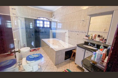 Casa à venda com 280m², 4 quartos e 4 vagasBanheiro da Suíte 1