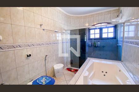 Casa à venda com 280m², 4 quartos e 4 vagasBanheiro da Suíte 1