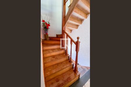 Casa à venda com 280m², 4 quartos e 4 vagasEscada