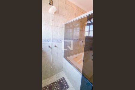 Casa à venda com 280m², 4 quartos e 4 vagasBanheiro da Suíte 1