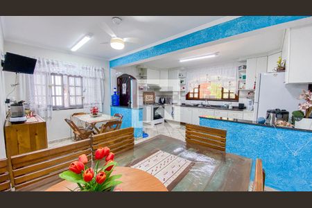 Casa à venda com 280m², 4 quartos e 4 vagasCozinha - Sala de Jantar