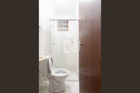 Banheiro de casa à venda com 2 quartos, 54m² em Primeiro de Maio, Belo Horizonte