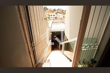 Casa à venda com 125m², 3 quartos e 4 vagas Casa à venda com 125m², 3 quartos e 4 vagasEscada área gourmet