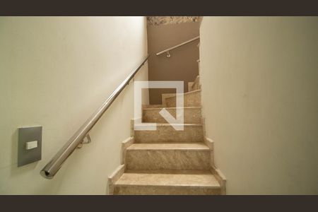 Casa à venda com 125m², 3 quartos e 4 vagas Casa à venda com 125m², 3 quartos e 4 vagasEscada Quartios