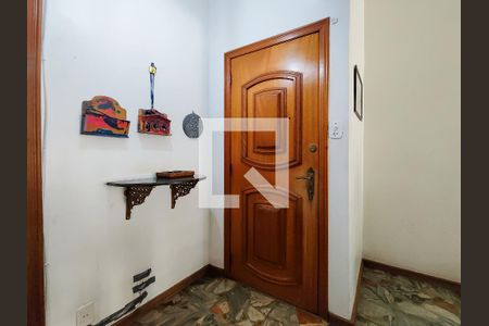 Entrada de apartamento à venda com 3 quartos, 120m² em Grajaú, Rio de Janeiro