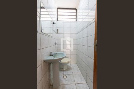 Casa para alugar com 218m², 4 quartos e 3 vagasBanheiro 1
