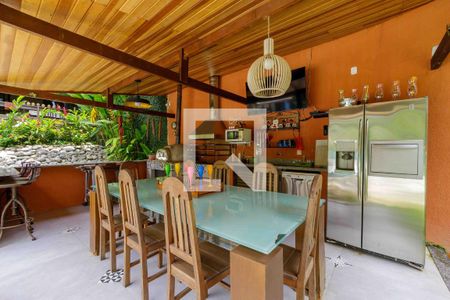 Casa de condomínio à venda com 410m², 5 quartos e 2 vagasQuintal