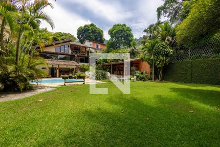 Casa de condomínio à venda com 410m², 5 quartos e 2 vagasQuintal