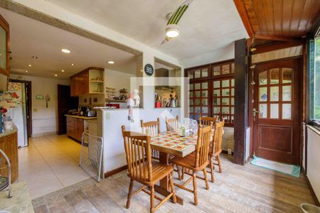 Casa de condomínio à venda com 410m², 5 quartos e 2 vagasCozinha