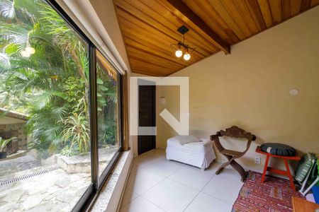 Casa de condomínio à venda com 410m², 5 quartos e 2 vagasEscritório