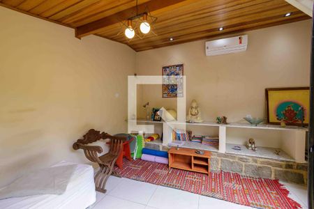 Casa de condomínio à venda com 410m², 5 quartos e 2 vagasEscritório