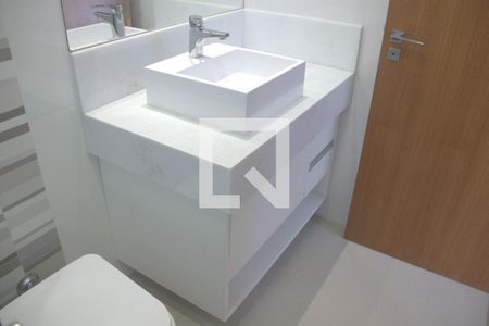 Casa de condomínio para alugar com 142m², 2 quartos e 4 vagasBanheiro