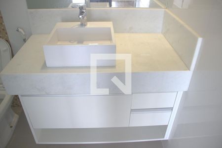 Casa de condomínio para alugar com 142m², 2 quartos e 4 vagasBanheiro