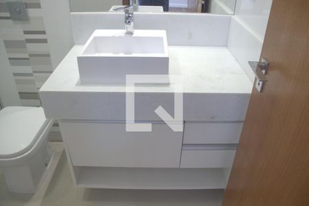 Casa de condomínio para alugar com 142m², 2 quartos e 4 vagasBanheiro