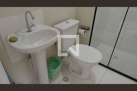Banheiro de apartamento para alugar com 1 quarto, 25m² em Bonfim, Osasco