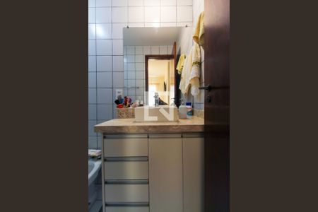 Apartamento à venda com 114m², 4 quartos e 2 vagas Apartamento à venda com 114m², 4 quartos e 2 vagasBanheiro da Suíte 1