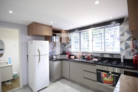 Casa à venda com 195m², 4 quartos e 5 vagasStudio