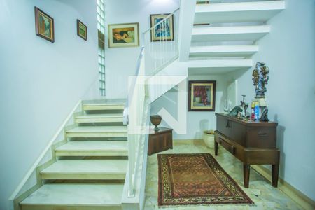 Casa à venda com 420m², 4 quartos e 10 vagas Casa à venda com 420m², 4 quartos e 10 vagasHall