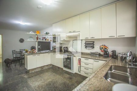 Casa à venda com 420m², 4 quartos e 10 vagas Casa à venda com 420m², 4 quartos e 10 vagasCozinha