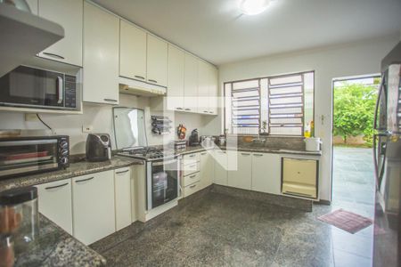 Casa à venda com 420m², 4 quartos e 10 vagas Casa à venda com 420m², 4 quartos e 10 vagasCozinha