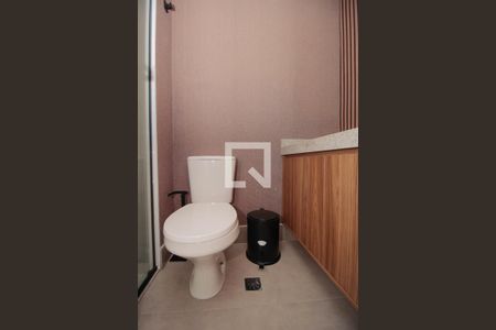 Banheiro de kitnet/studio para alugar com 1 quarto, 28m² em Paraíso, São Paulo