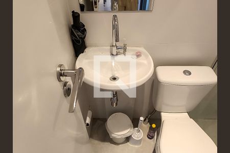 Apartamento à venda com 109m², 2 quartos e 2 vagas Apartamento à venda com 109m², 2 quartos e 2 vagasBanheiro de serviço