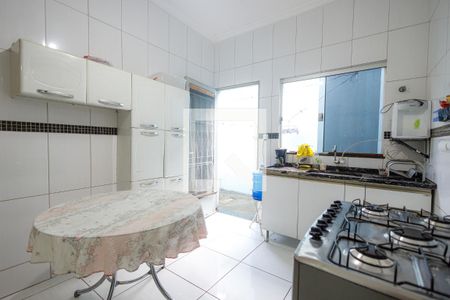 Casa para alugar com 60m², 2 quartos e 3 vagasCozinha 