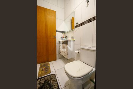 Casa para alugar com 60m², 2 quartos e 3 vagasBanheiro da Suíte