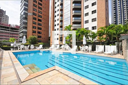 Apartamento à venda com 260m², 3 quartos e 4 vagasÁrea comum - Piscina